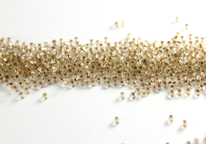 Бисер Чехия круглый 08/0 50 г 68106 прозрачный бесцветный с золотисто-бронзовым прокрасом